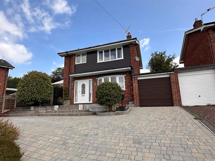 3 Bedroom Detached House For Sale In Aintree Road, Stoke-On-Trent, ST10