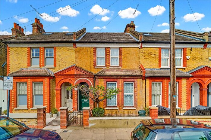 3 Bedroom Terraced House For Sale In Cheriton Square, SW17