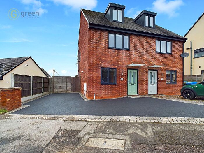 3 Bedroom Semi-Detached House To Rent In Stonydelph Lane, Wilnecote, B77