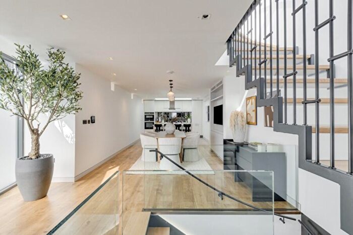 4 Bedroom Terraced House To Rent In Rosslyn Mews, Hampstead, NW3