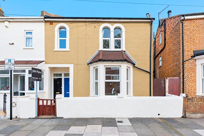 2 Bedroom Apartment For Sale In Elmdene Road, Woolwich, SE18