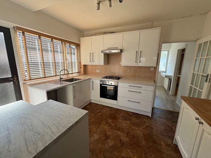 2 Bedroom Flat To Rent In Sevington Road, Hendon, London, NW4