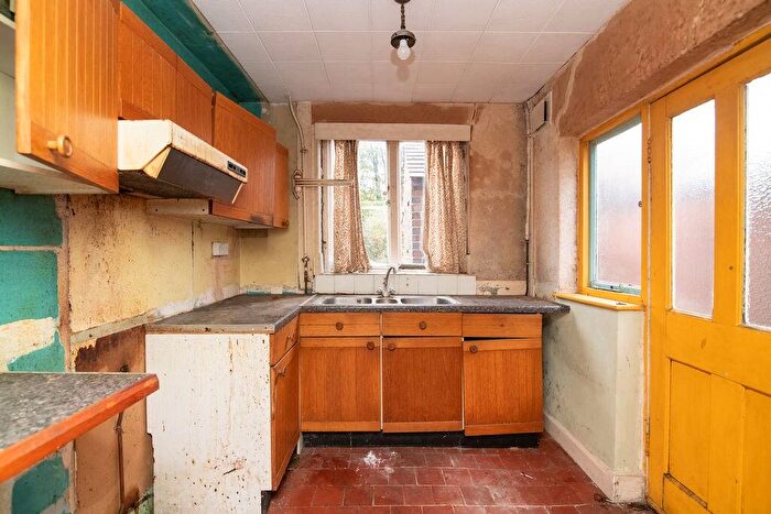 3 Bedroom Semi-Detached House For Sale In Redacre Road, Birmingham, B73