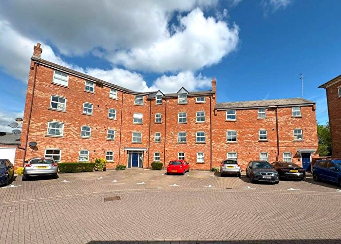 2 Bedroom Flat For Sale In Crowell Mews, Fairford Leys, HP19