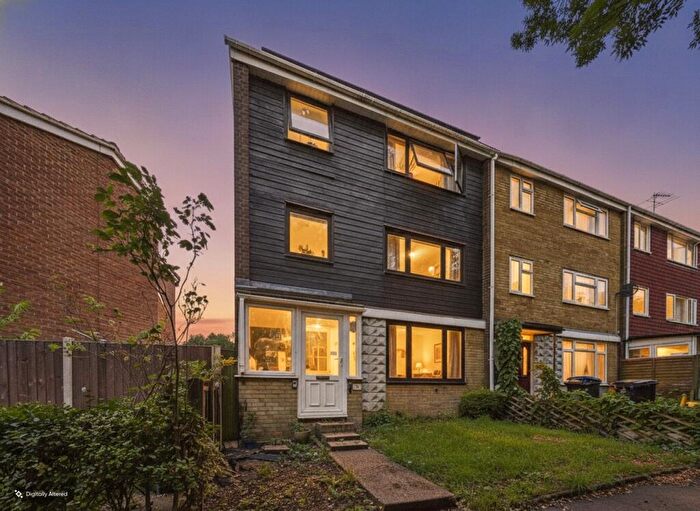 5 Bedroom End Of Terrace House To Rent In Valleyside, Hemel Hempstead, Hertfordshire, HP1