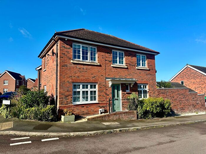 3 Bedroom Link Detached House For Sale In Newman Drive, Church Gresley, DE11