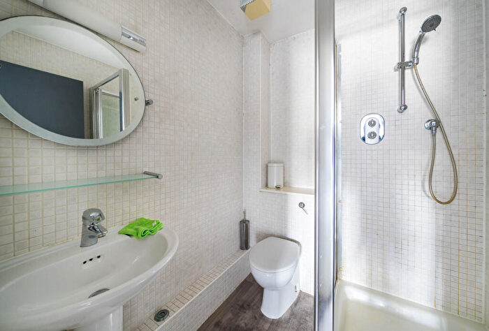2 Bedroom Apartment For Sale In Sherborne Street, Cheltenham, Gloucestershire, GL52