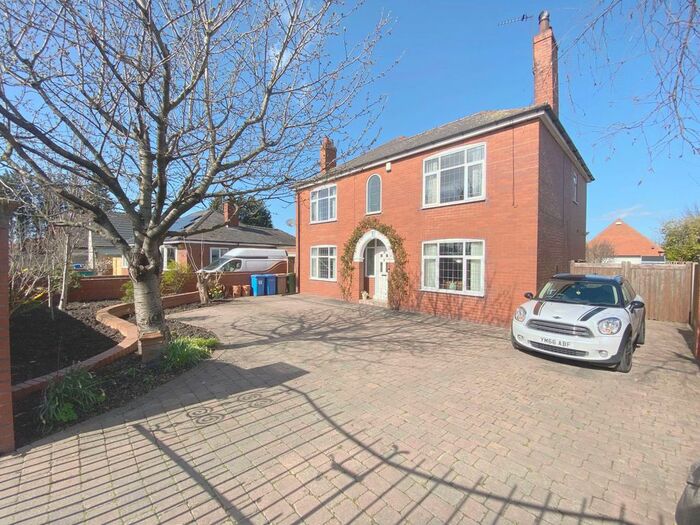 4 Bedroom Detached House For Sale In Rawcliffe Road, Airmyn, Goole, DN14