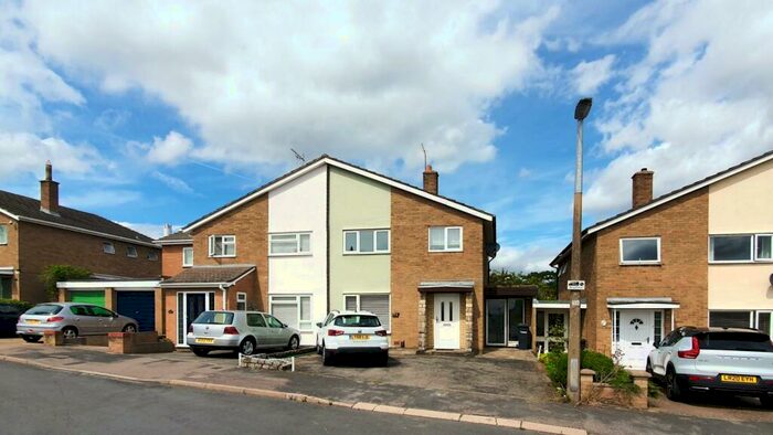 3 Bedroom Semi-Detached House To Rent In Saffron Close, Hoddesdon, EN11