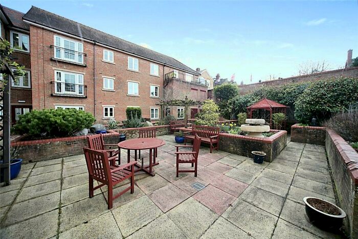 1 Bedroom Apartment To Rent In High Street, Berkhamsted, Hertfordshire, HP4