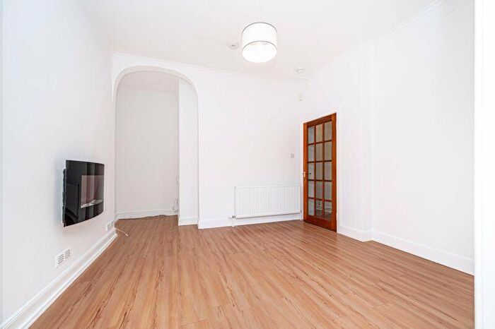 1 Bedroom Flat For Sale In Harcourt Road, Kirkcaldy, KY2