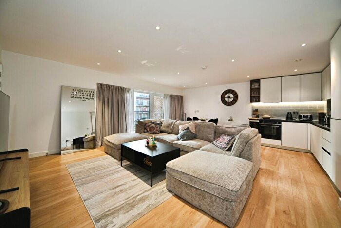 2 Bedroom Flat For Sale In Beaufort Square, London, NW9