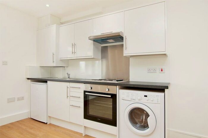 Studio To Rent In Barnett Street, Whitechapel, E1