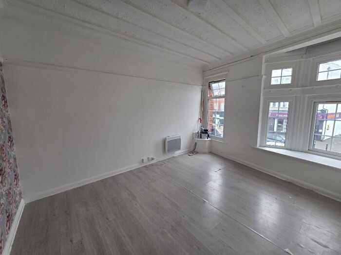 2 Bedroom Flat To Rent In London Road, Westcliff-On-Sea, Essex, SS0