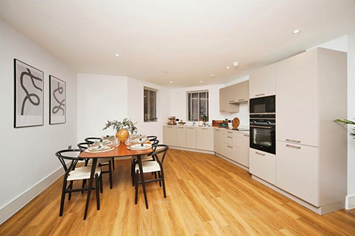 2 Bedroom Flat For Sale In Alfred Place, Blossomfield Road, Solihull, B91