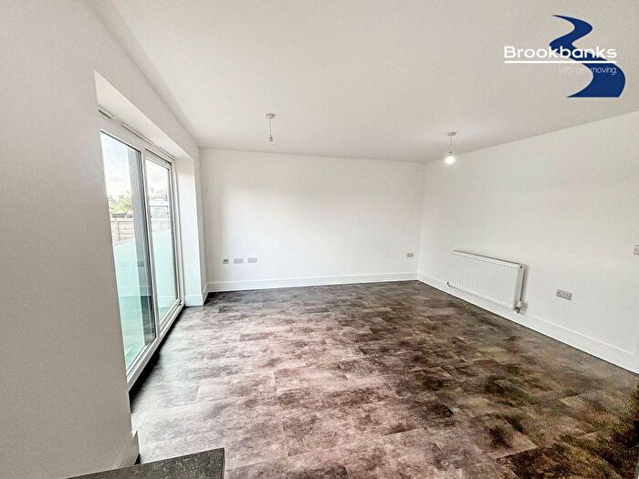 1 Bedroom Flat To Rent In Beacon Road, Chatham, Kent, ME5