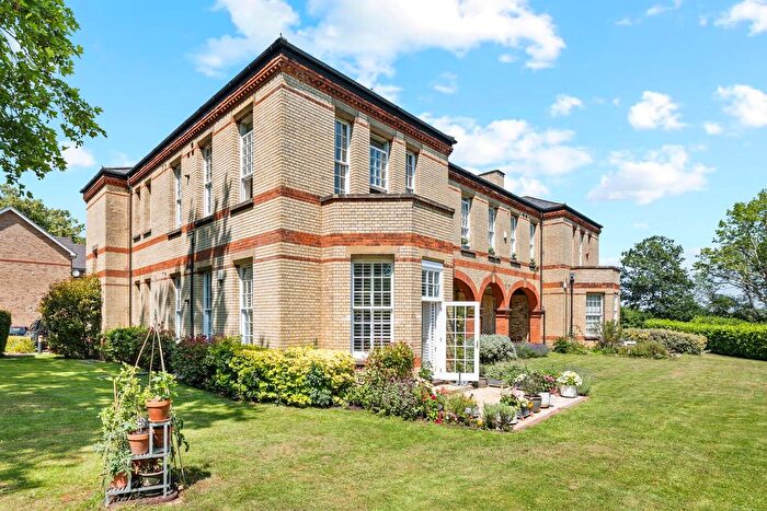 2 Bedroom Flat For Sale In Eastman Way, Epsom, KT19