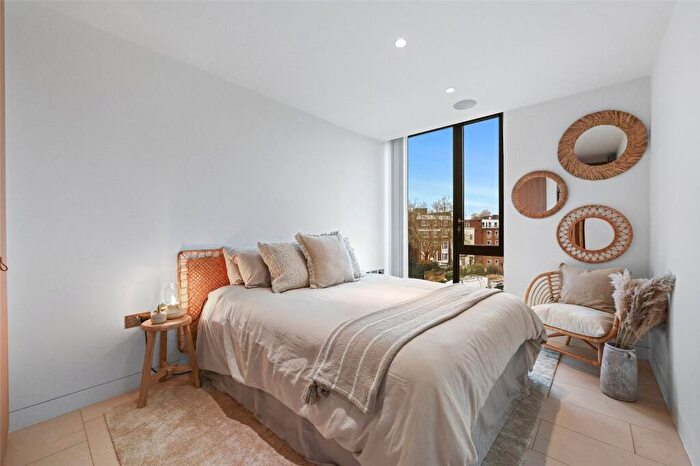 3 Bedroom Flat To Rent In Oval Road, Primrose Hill, London, NW1