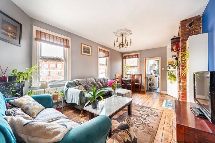 3 Bedroom Flat To Rent In Palermo Road, Kensal Green, London, NW10