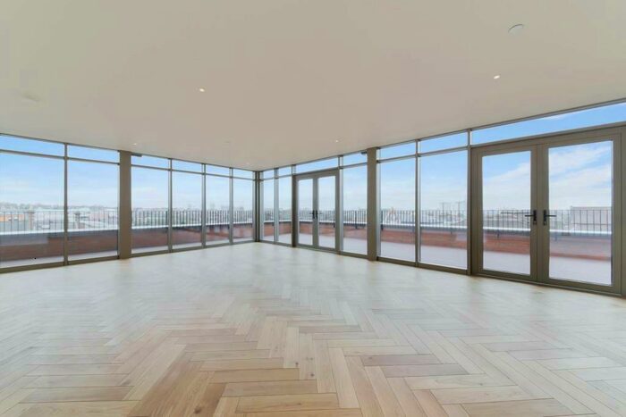 2 Bedroom Semi-Detached House To Rent In St. John's Hill Grove, London, SW11