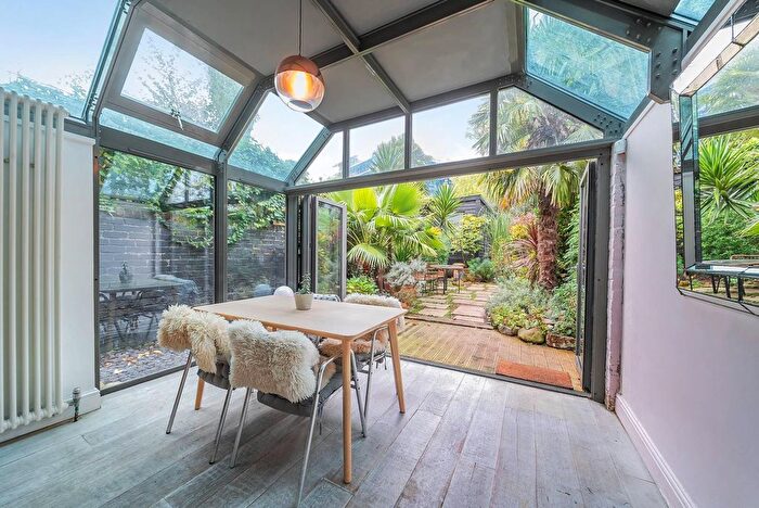 2 Bedroom Flat To Rent In Lillie Road, Fulham, London, SW6