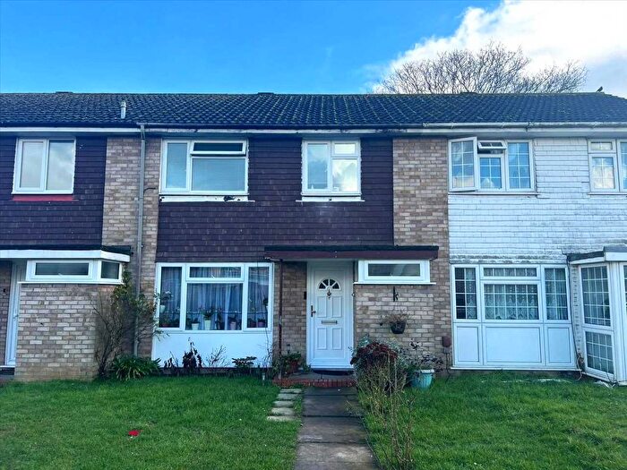 3 Bedroom Terraced House For Sale In Goodman Park, Slough, SL2