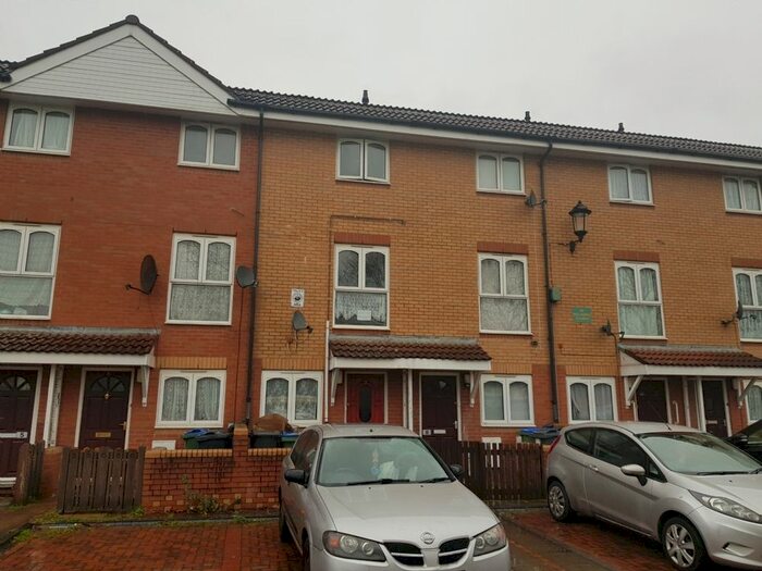 4 Bedroom Town House To Rent In Swan Avenue, Smethwick B66