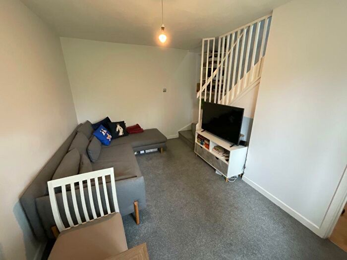 1 Bedroom End Of Terrace House For Sale In Fontwell Park Gardens, Hornchurch, Essex, RM12
