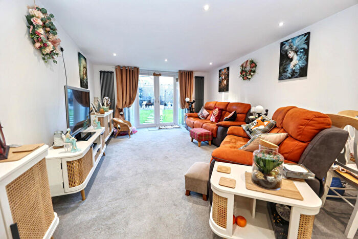 4 Bedroom Semi Detached House For Sale In Avondale Road, Clacton-on-sea, CO15