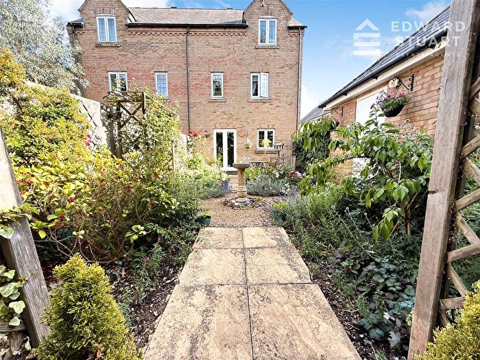 4 Bedroom Semi-Detached House For Sale In Kingsline Close, Thorney, Peterborough, Cambridgshire, PE6