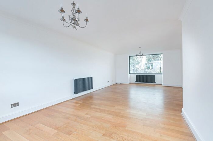 3 Bedroom Flat To Rent In Somerset Square, London, W14