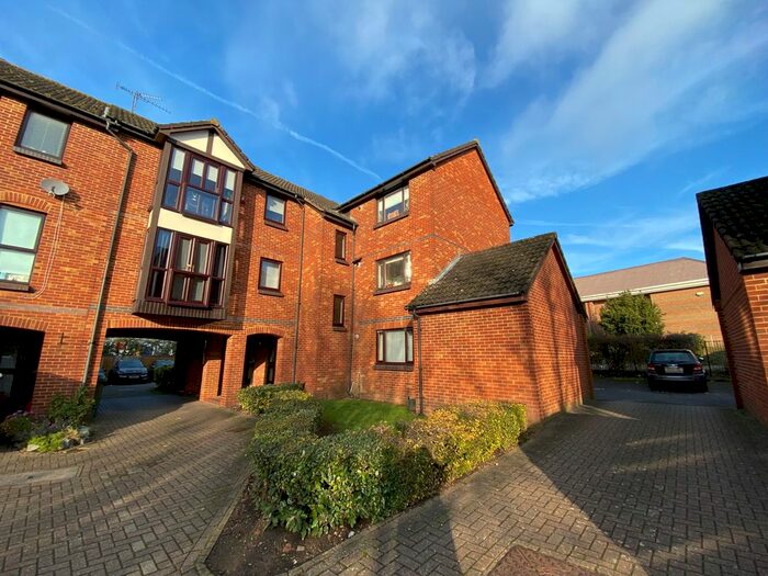 1 Bedroom Flat To Rent In Farriers Road, Kiln Lane, Epsom KT17