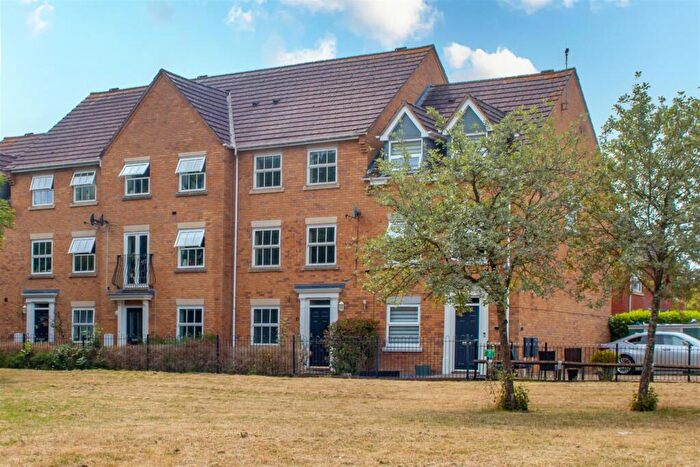 4 Bedroom Town House To Rent In Fripp Gardens, Grange Farm, MK8