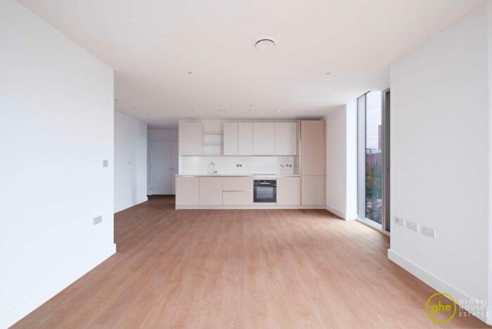 2 Bedroom Flat To Rent In Parkview, Manchester, Greater Manchester, M4