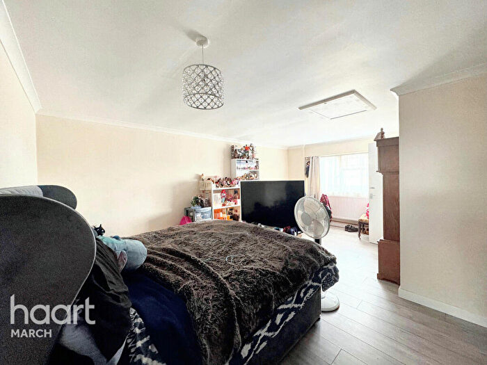 6 Bedroom Detached Bungalow For Sale In Euximoor Drove, Christchurch, PE14