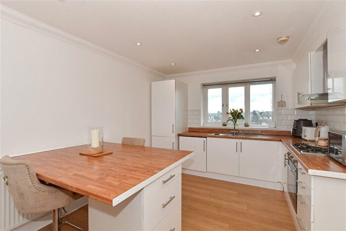 3 Bedroom Flat For Sale In Lower Southend Road, Wickford, Essex, SS11