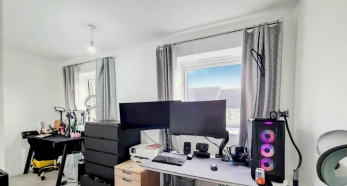 2 Bedroom Detached House To Rent In Samson Close, Dartford, DA1