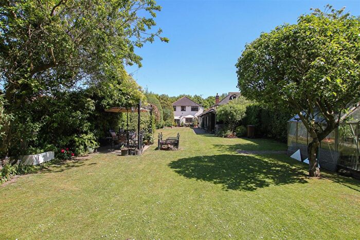 3 Bedroom Detached House For Sale In Doddinghurst Road, Doddinghurst, Brentwood, CM15