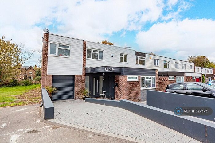 4 Bedroom End Of Terrace House To Rent In Canterbury Close, Kent, BR3