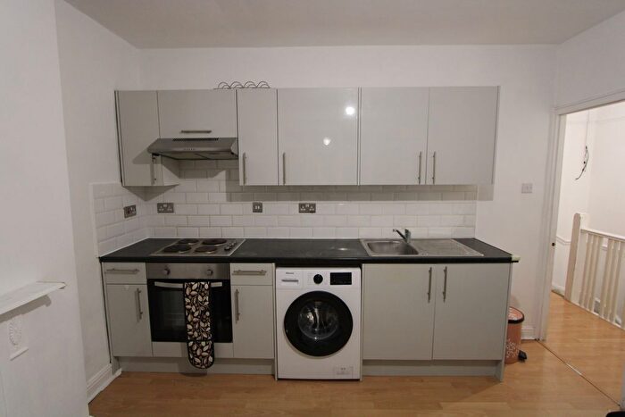 1 Bedroom Flat To Rent In Hill Road, Mitcham, CR4