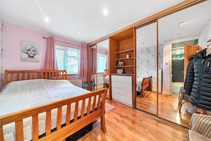 2 Bedroom Flat For Sale In Weston Road, Bromley, BR1