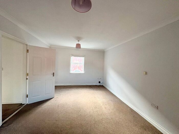 2 Bedroom Flat To Rent In Lynmouth Road, Swindon, SN2