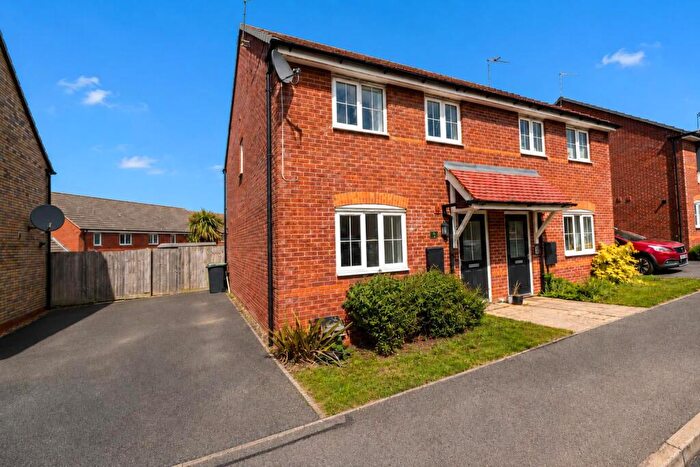 3 Bedroom Semi-Detached House For Sale In Hart Way, Rushden, NN10