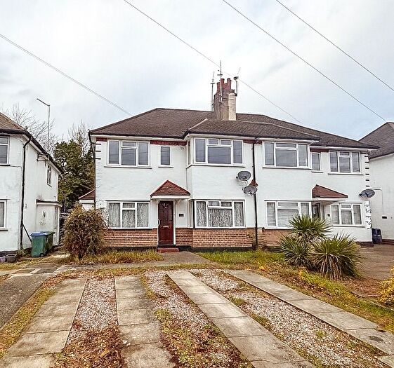 2 Bedroom Flat To Rent In Courtlands Drive, Watford, WD17