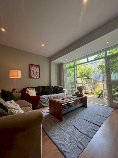 4 Bedroom Town House To Rent In Morecambe Street, Elephant & Castle, SE17