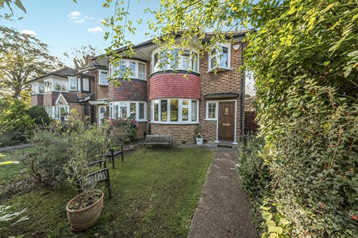 3 Bedroom Semi-detached House For Sale In Dukes Avenue, Richmond, TW10
