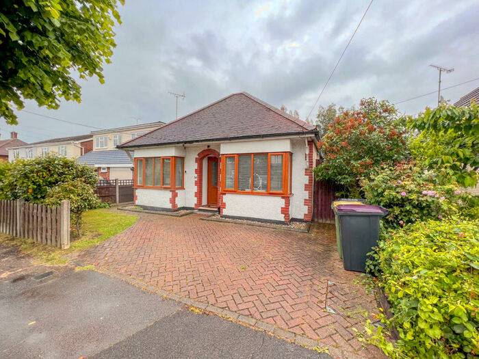 2 Bedroom Detached Bungalow To Rent In Creswick Avenue, Rayleigh, SS6