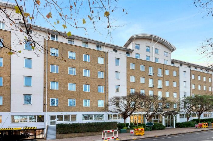 2 Bedroom Flat To Rent In Regatta Point, Kew Bridge Road, TW8