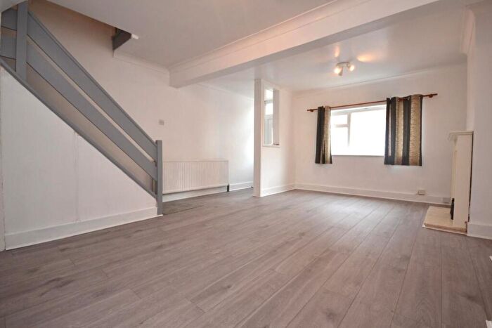 3 Bedroom Terraced House For Sale In Stanley Street, Reading, Berkshire, RG1