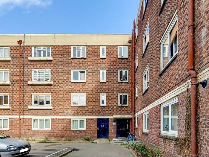 2 Bedroom Flat To Rent In Wynyatt Street, London, EC1V